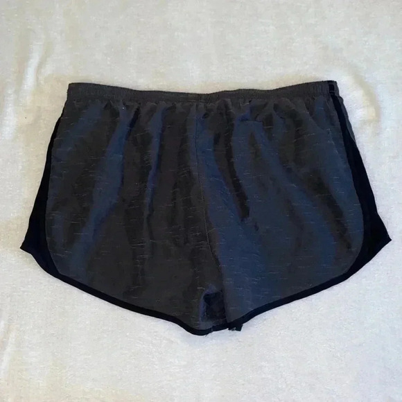 Nike Shorts - Picture 5 of 6